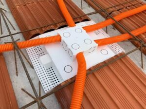 Caixa de embutir painel led de 18w quadrado inserido na lae pré moldada pronto para concretagem - Plasled