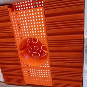 Vista de baixo da Caixa de luz octogonal laranja com suporte para laje - Plasled