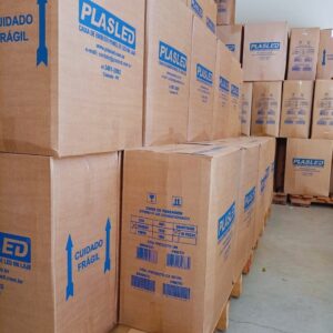 Estoque de caixas de dreno para ar condicionado Plasled prontas para envio